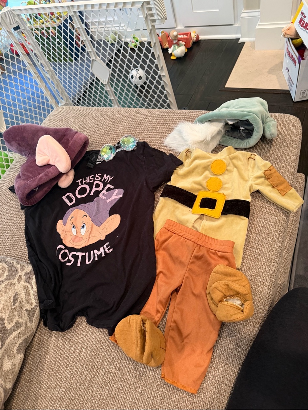 Mom and Baby Dopey/Sleepy Halloween Costume size Small/3-6 mo